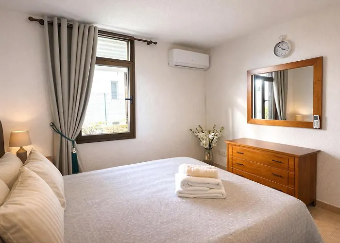 Cerca De La Playa Y Jardin