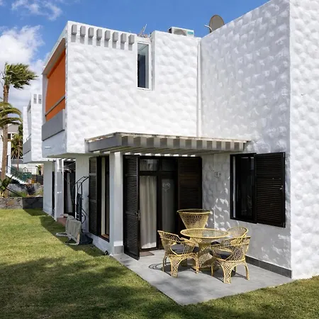 Cerca De La Playa Y Jardin