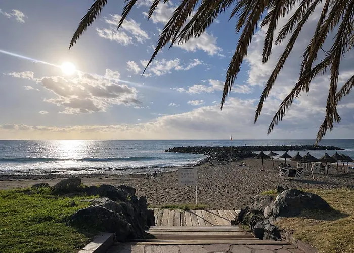 Cerca De La Playa Y Jardin *