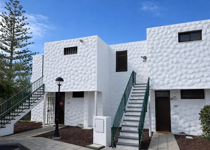 Cerca De La Playa Y Jardin *